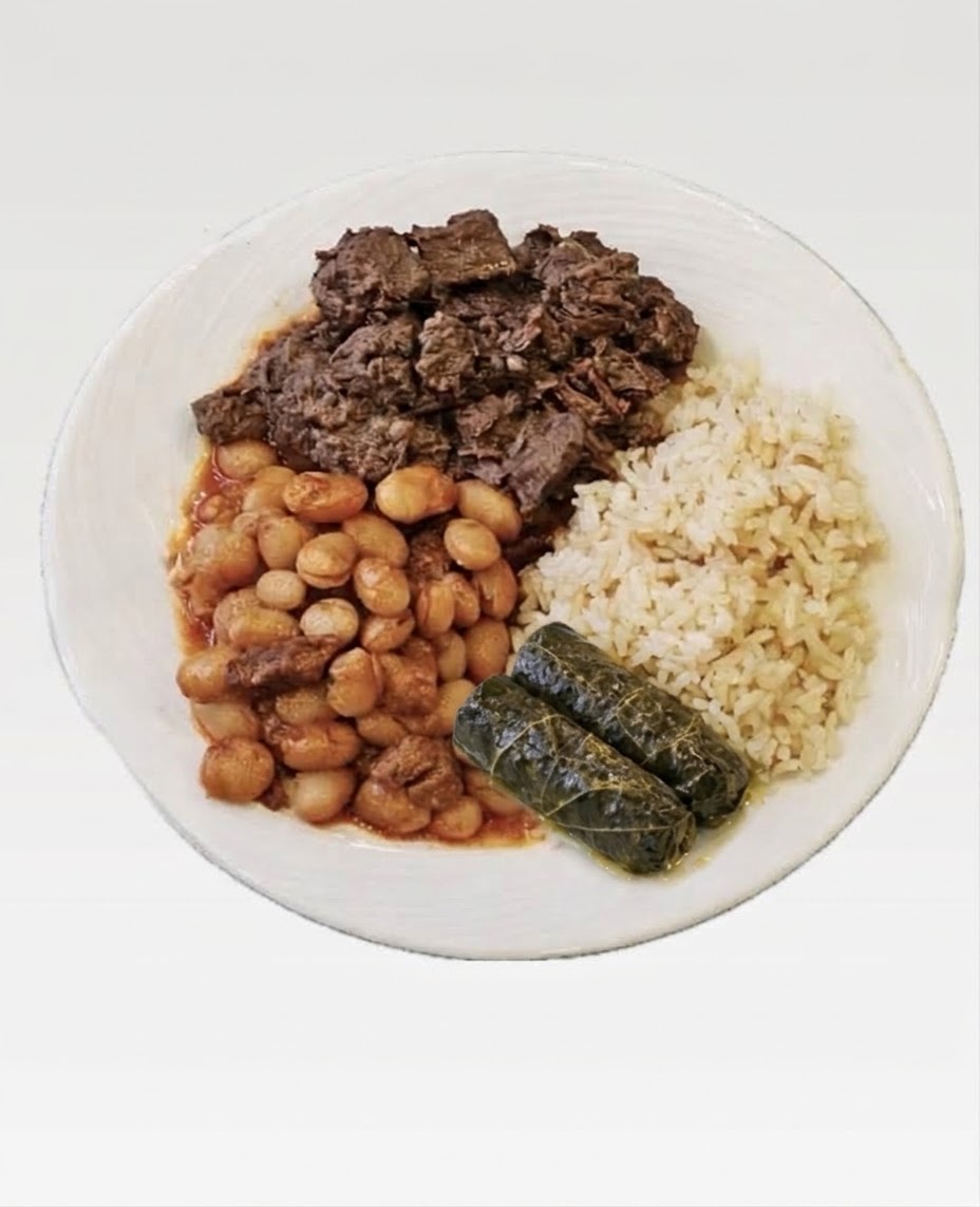 Meşhur Kurufasulye, Pilav, Etli Karalahana Sarması , Rize Kavurması, Serpme Meze